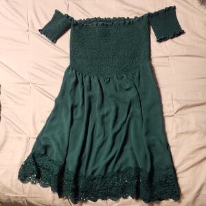 Off-Shoulder Green Dress with Lace Hem